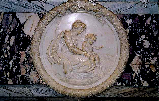 medaillon de marbre Vierge a l' enfant cathedrale d' Auch