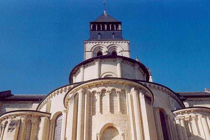 chevet de l'abbatiale romane de Fontevraud