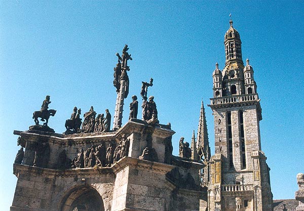 calvaire et eglise de Pleyben