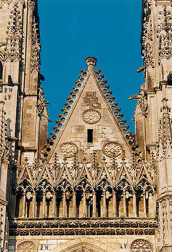 gable de la facade ouest cathedrale St Gatien de Tours