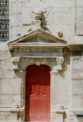 eglise de St Vougay porte renaissance