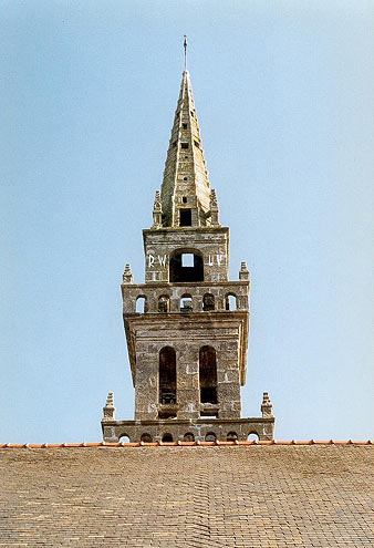clocher renaissance de St Vougay Finistere